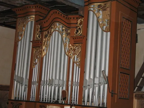 Orgel im Raum