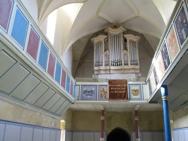 Orgel im Raum