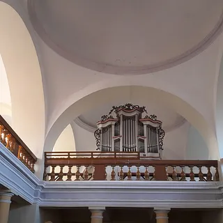 Orgel vom Kirchenschiff aus gesehen