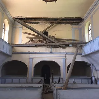 Zustand nach Zusammensturz der Decke über der Orgel Ende Juni. <br/><br/> EIN Glück: Keine Menschen kamen dabei zu Schaden