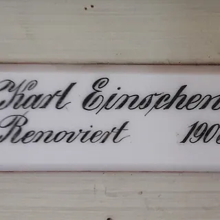 Firmenshild des Renovators