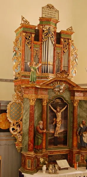 Altar und Orgel