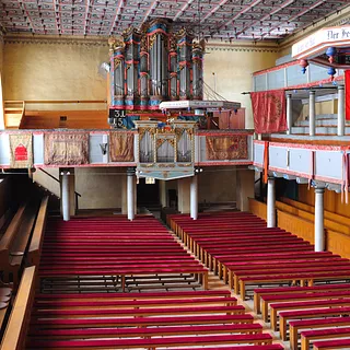 Orgel im Raum