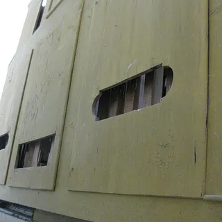Schalllöcher in der Rückwand