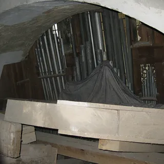 Stützkonstruktion in die Orgel gestürzt