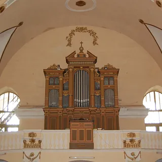 Orgel im Raum
