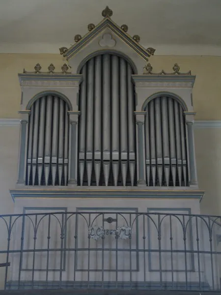 Prospekt der Orgel am originalen Standort in der evang. Kirche Straßburg an der Mieresch