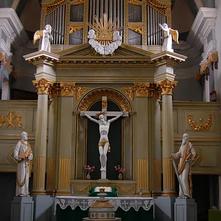 Altar und Orgel